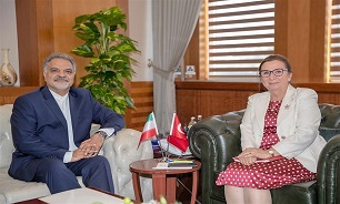 Iranian Envoy, Turkish Trade Minister Discuss Closer Ties