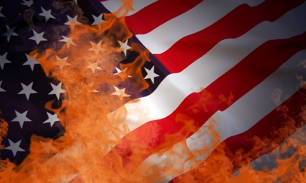US smuggles 80 trucks of oil, wheat from Syria to Iraq