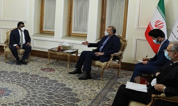 Iran FM receives credentials of five new envoys