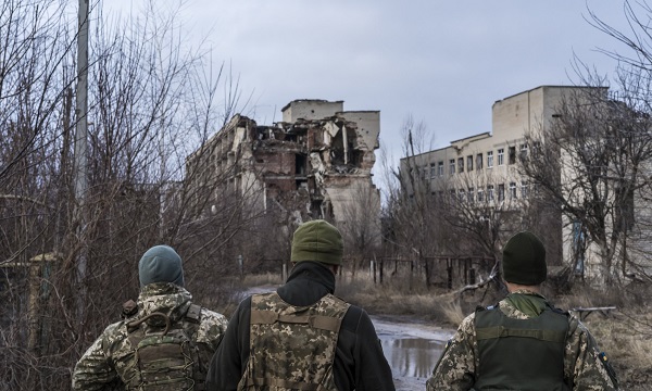 Kiev forces continue shelling Donbass on Monday