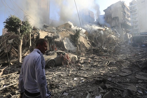 Bombing residential areas near a mosque in the southern suburbs of Beirut