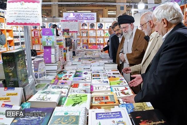 Supreme Leader visited Tehran book fair