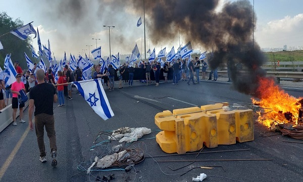 Israeli protesters block a highway