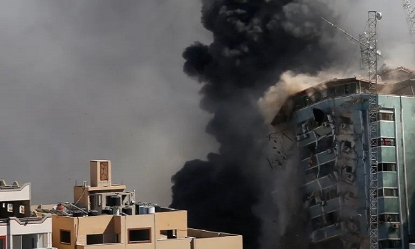 Israeli air strikes had martyred dozens of civilians in central Gaza homes