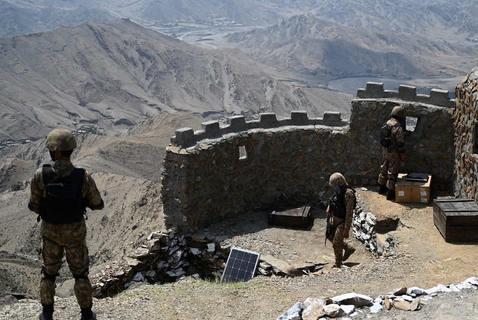 Pakistan-Afghanistan Border Clashes After Airstrike on Kabul