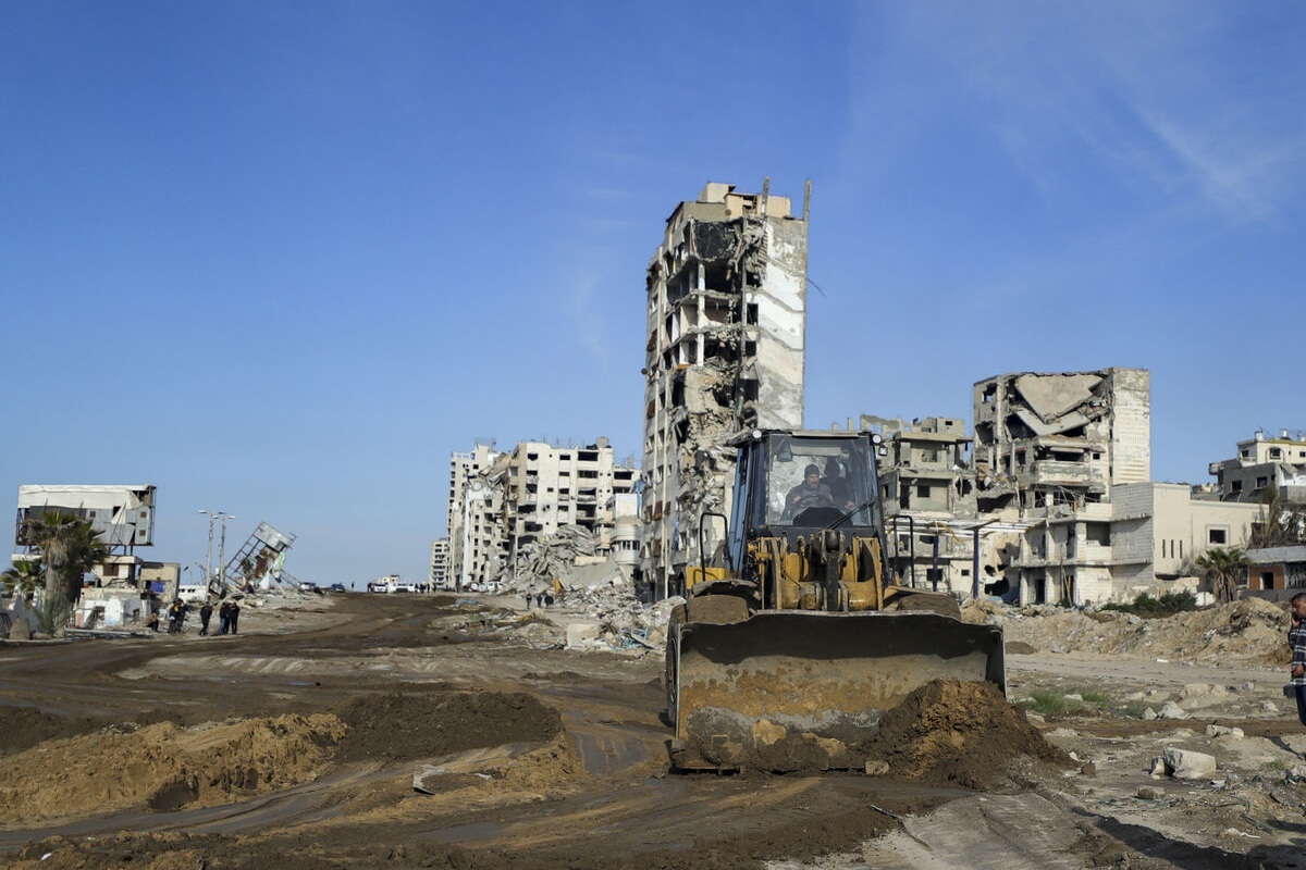 Gaza Streets Rubble Clearance Begins
