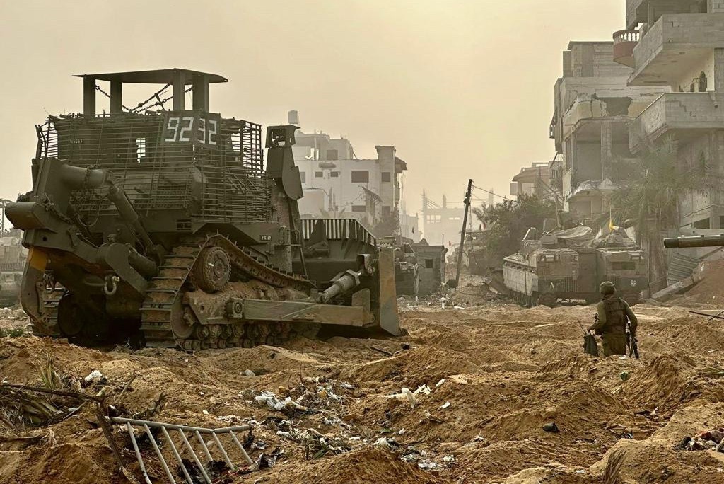 Israeli Engineering Equipment Explodes in Gaza
