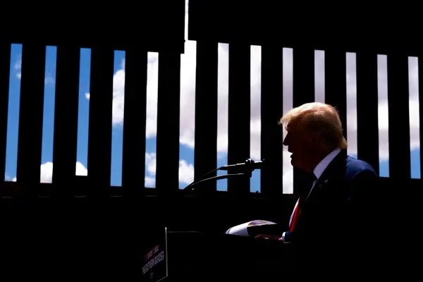 Retreat of American Democracy Against Trump's Dictatorship