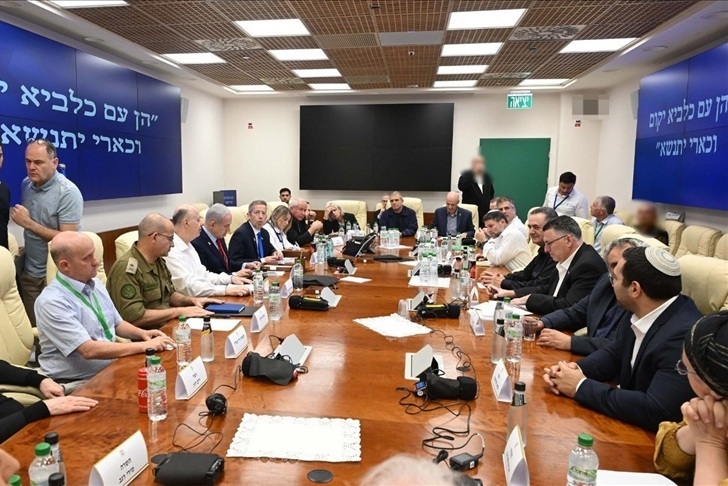 Netanyahu Meets with Israeli Security Officials About Iran and Hezbollah Netanyahu Meets with Israeli Security Officials About Iran and Hezbollah