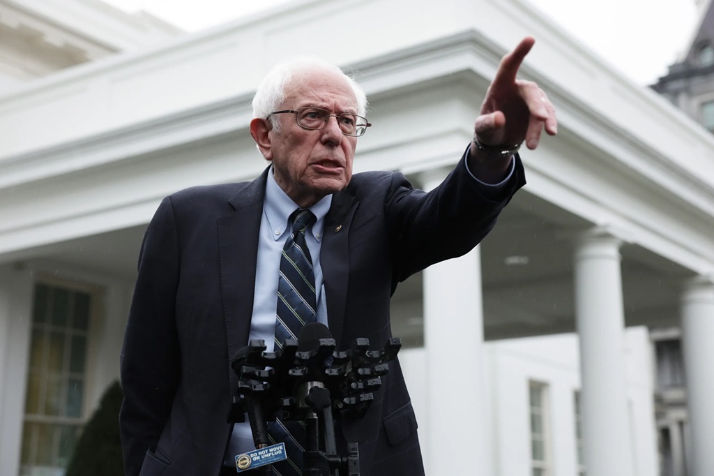 Sanders Issues Warning Over Trump's Plan to Wage War on Venezuela