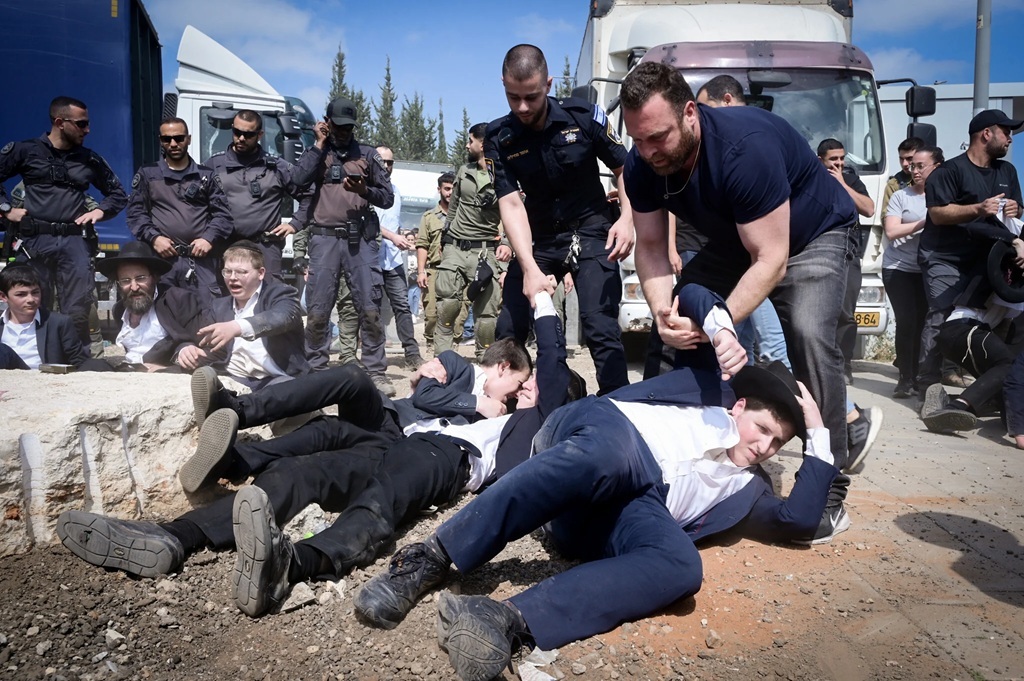 Crisis of Recruiting Haredis into the Israeli Army