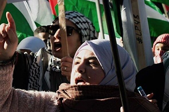 Photo shots from public protests against the Zionist regime in Canada