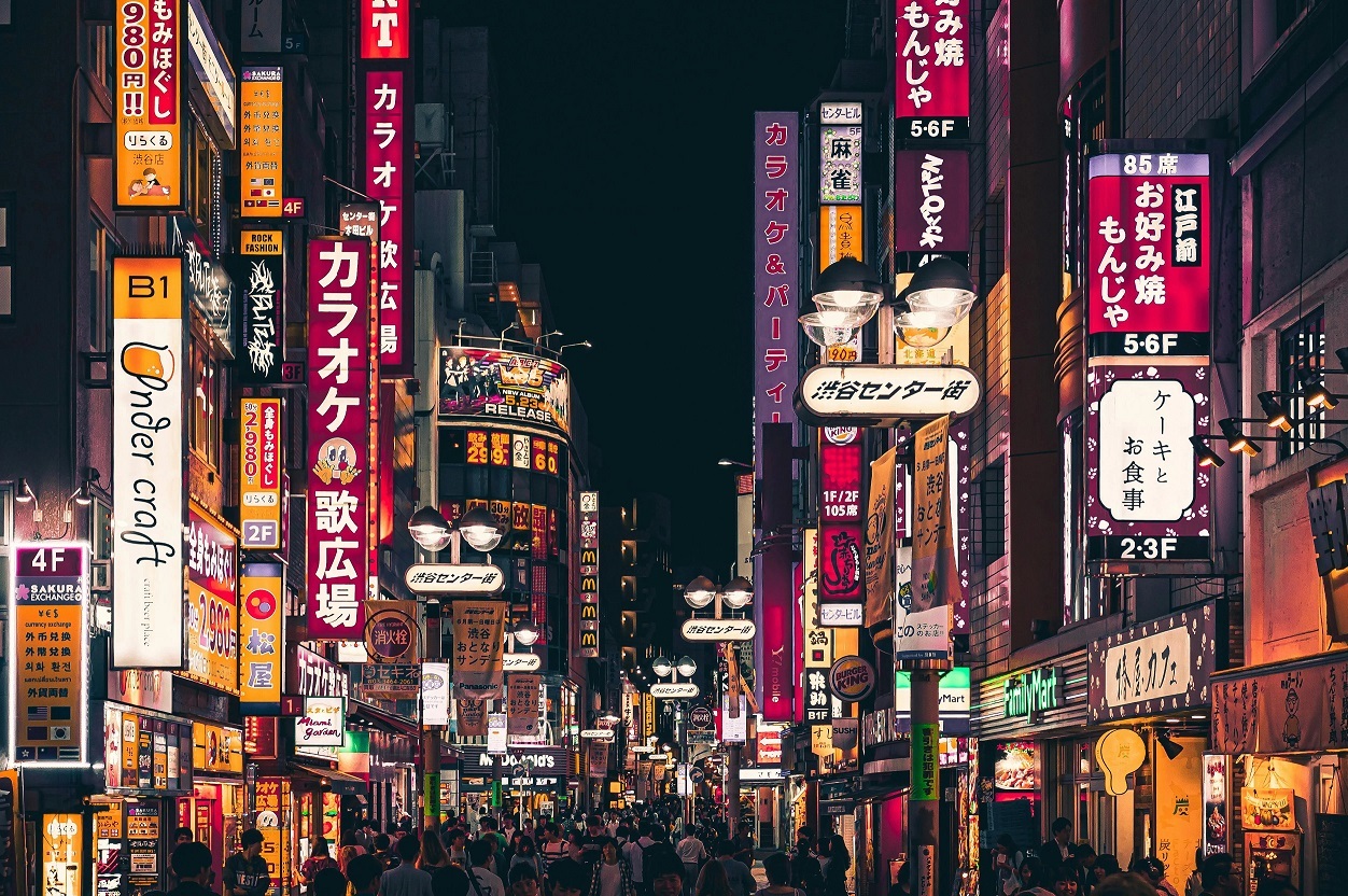 Humiliating Zionist Tourists in Japanese Style