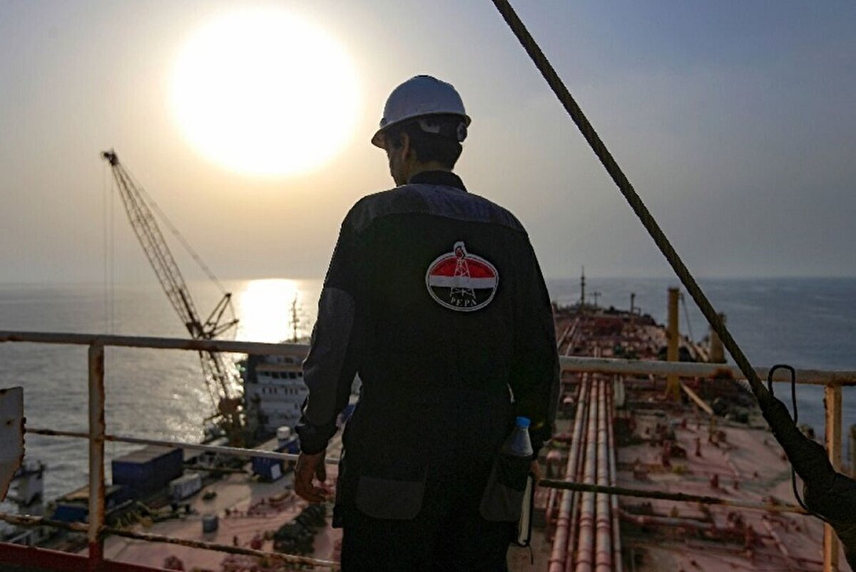 Massive Oil Spill in the Red Sea