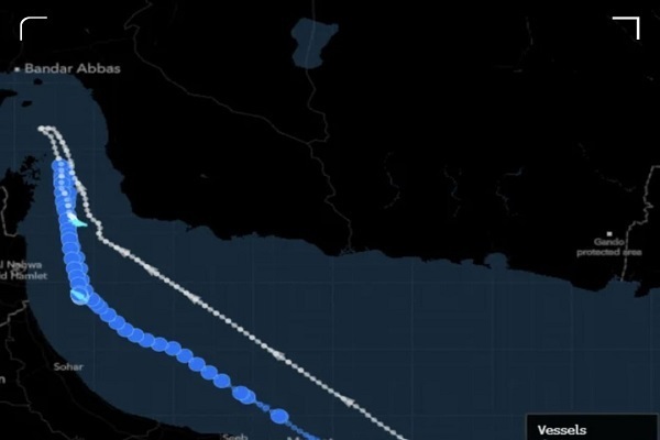 Escape of 2 More Giant Oil Tankers From the Strait of Hormuz