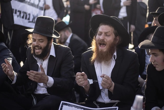 Orthodox Parties Threaten to Leave Netanyahu's Cabinet