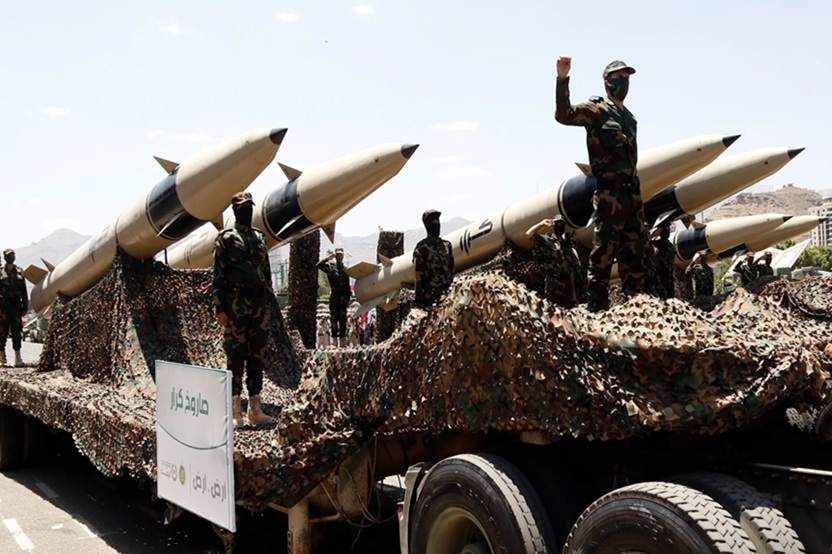 Yemeni Air Defenses Respond to Israeli Fighter Attacks