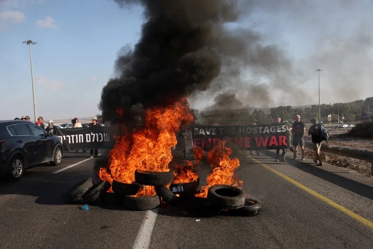 Zionist Protesters Block Streets