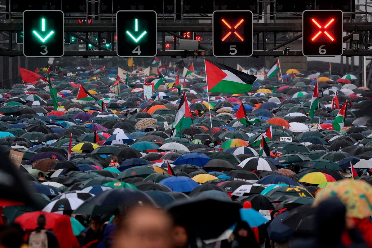 300,000-Strong Protest on Sydney Streets