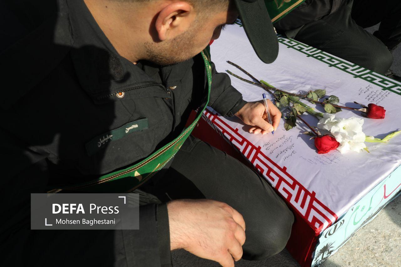 Khorramshahr People Welcome 85 Newly Discovered Martyrs Khorramshahr People Welcome 85 Newly Discovered Martyrs