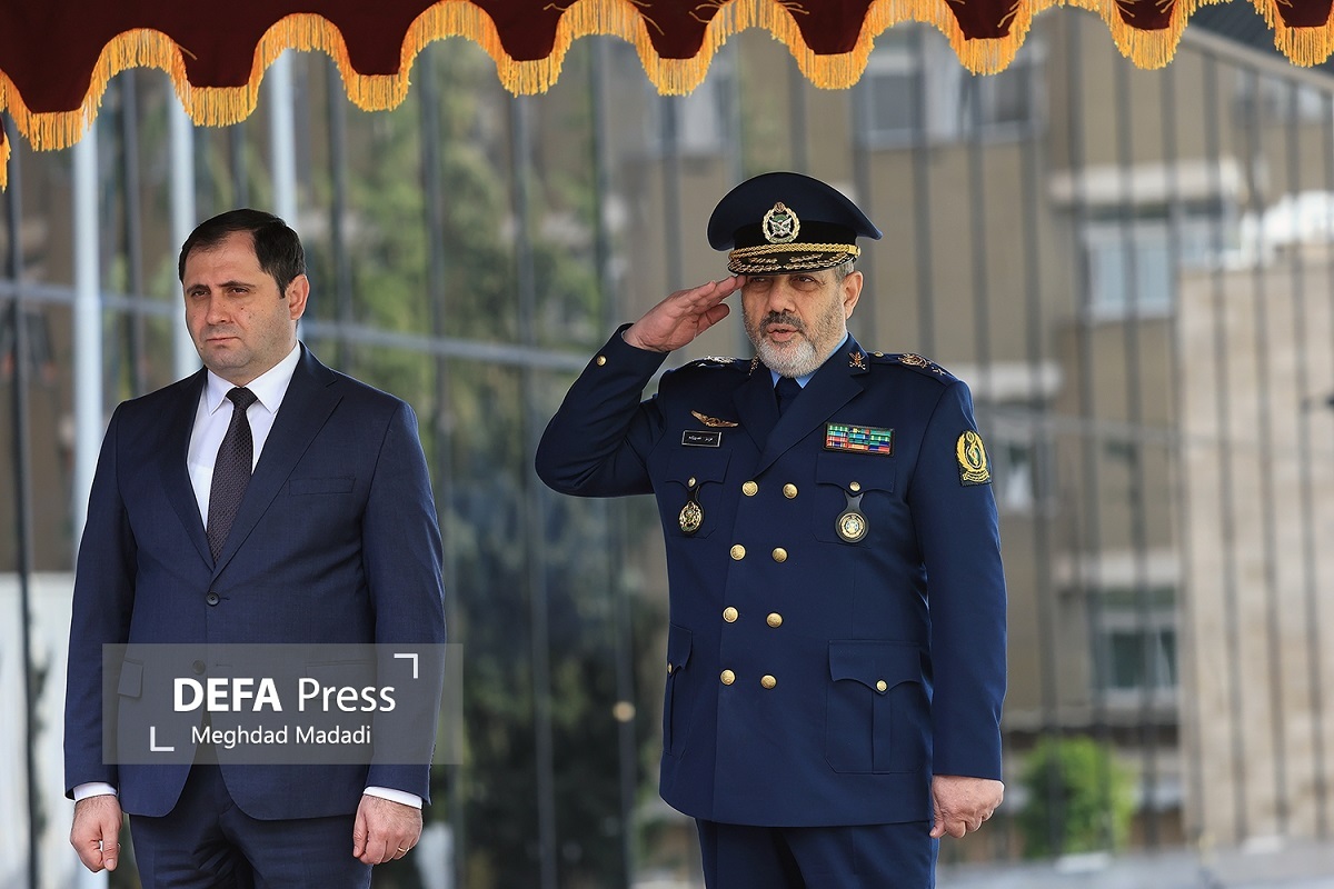 Armenian Defense Minister Meets with Iranian Defense Minister Armenian Defense Minister Meets with Iranian Defense Minister