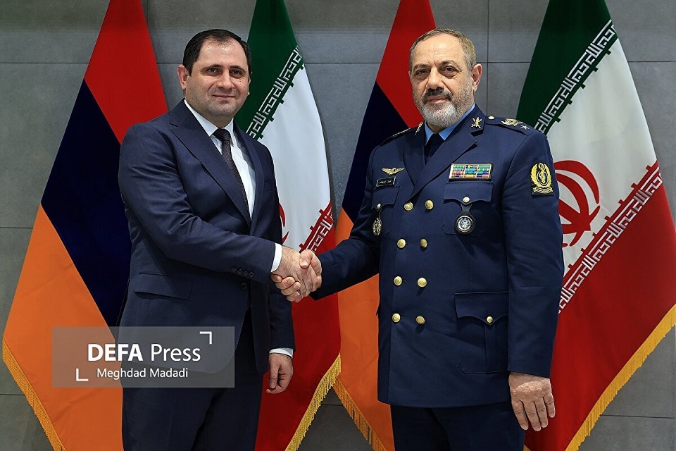Armenian Defense Minister Meets with Iranian Defense Minister Armenian Defense Minister Meets with Iranian Defense Minister
