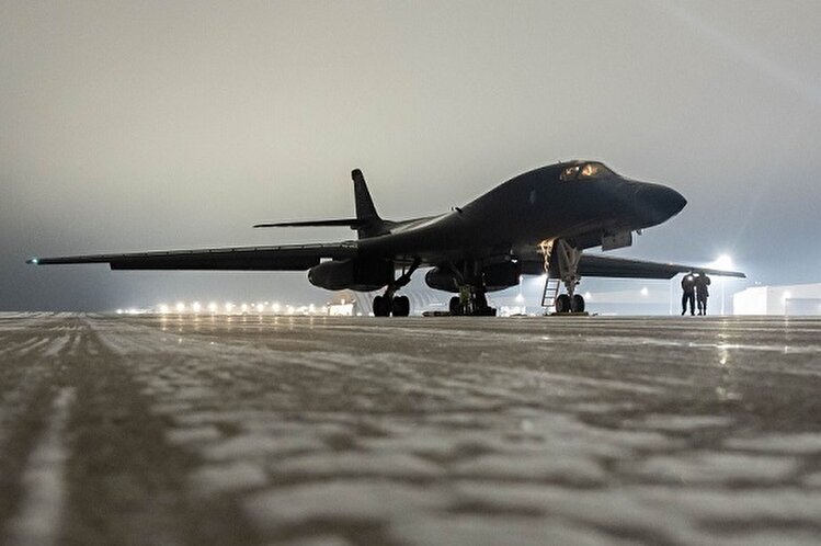 US Bombers Land at UK Bases