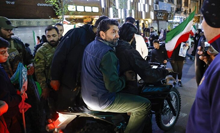 Brigadier General Hassanzadeh's Presence at the Nightly Gathering of the People of the Capital