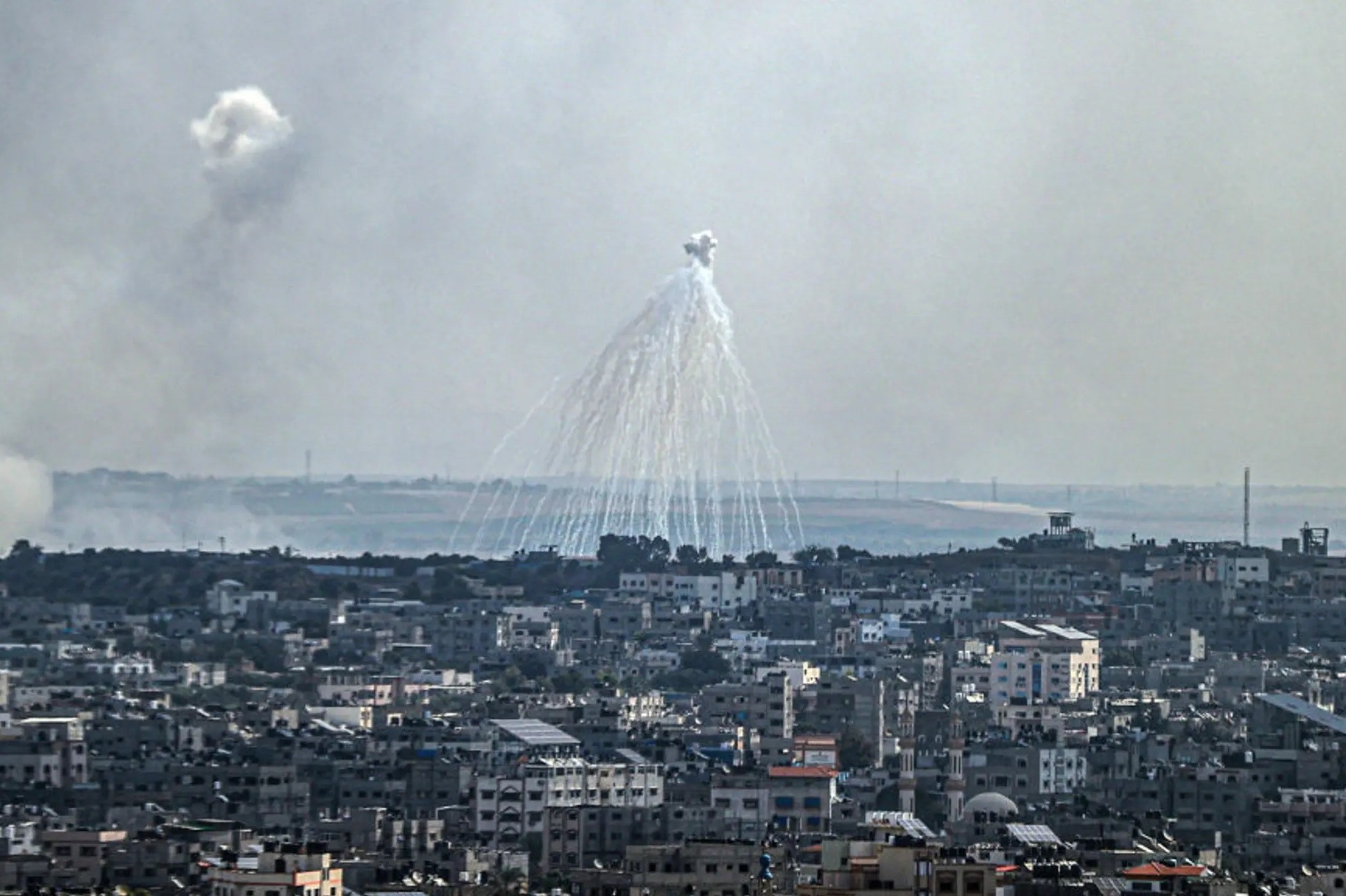 Bombing of 48 Areas in Southern Lebanon: Tel Aviv Uses White Phosphorus