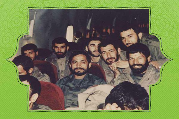 فرمانده شهید تیپ 313 حر در کنار فرماندهان دفاع مقدس