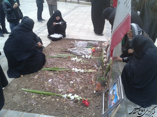 عرض ارادت خادمان آستان مقدس کریمه اهل بیت(ع) به مزار شهدای مدافع حرم/تصاویر