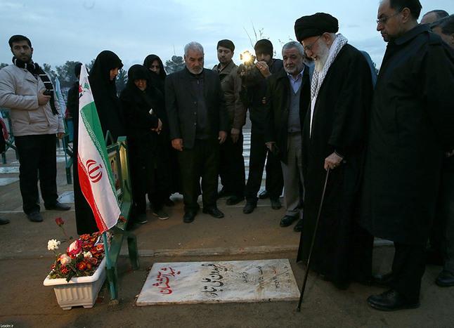 تصاویر/ گفتگوی رهبر انقلاب با خانواده شهدای آتش نشان