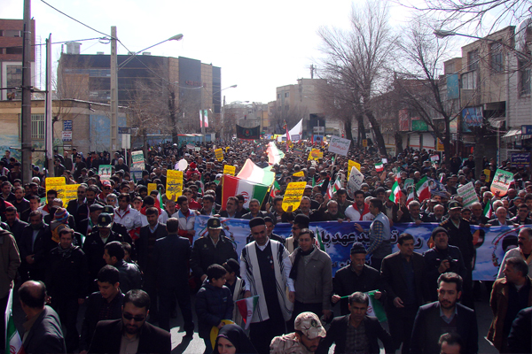 تصاویر/ حضور مردم انقلابی شهرکرد در راهپیمایی یوم‌الله 22 بهمن