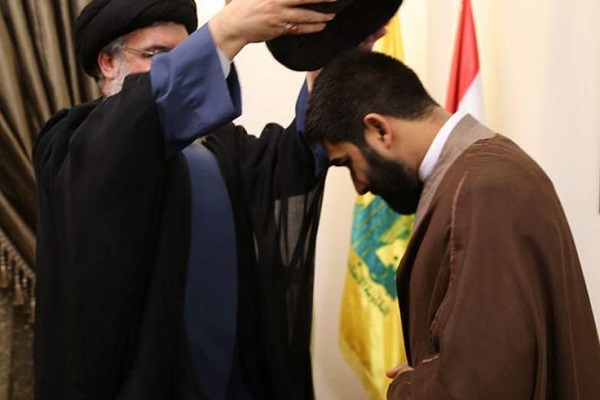 معمم شدن طلبه‌ها به دست سیدحسن نصرالله+ عکس