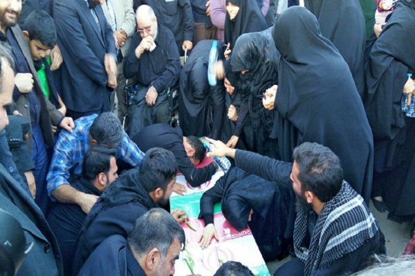 پیکر مطهر سردار شهید حسن آزادی و همرزمان شهیدش وارد مشهدالرضا شد + تصاویر