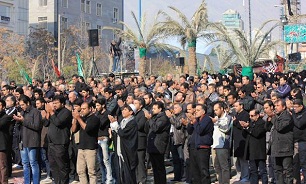 اقامه نماز ظهر عاشورا در ایران اسلامی