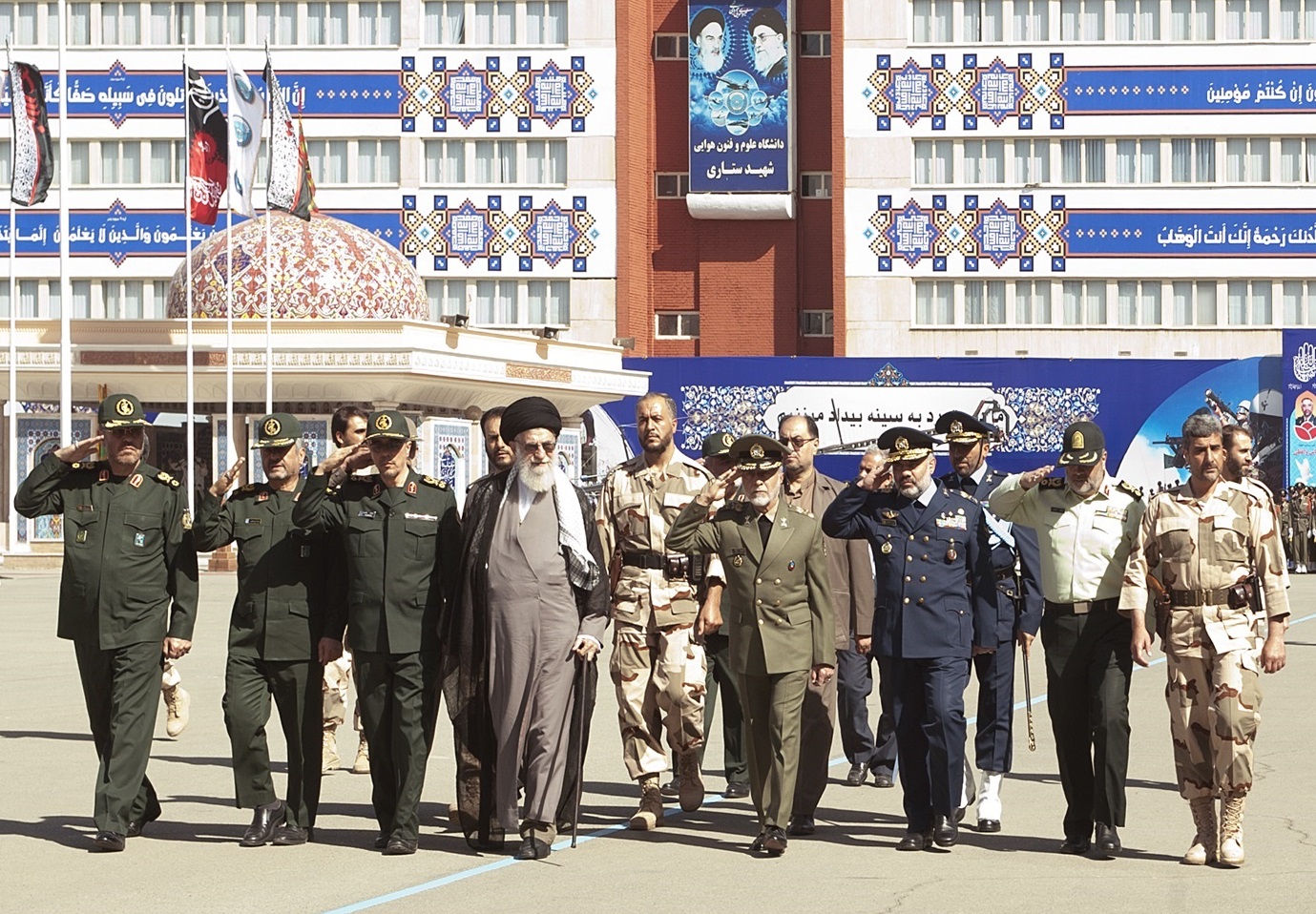 حضور فرمانده کل قوا در مراسم دانشآموختگی دانشجویان دانشگاههای افسری ارتش حضور فرمانده کل قوا در مراسم دانشآموختگی دانشجویان دانشگاههای افسری ارتش