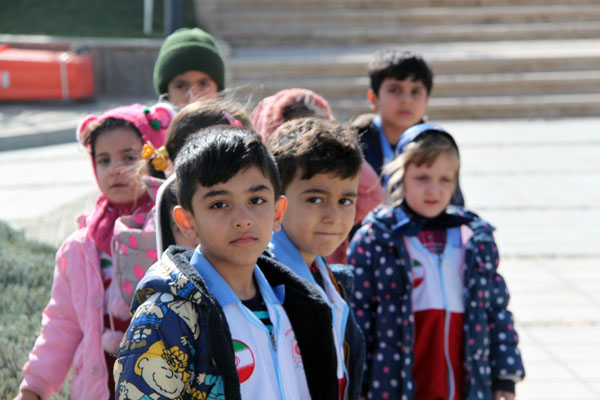 تصاویر/ بازدید دانش آموزان همدانی از باغ مرکز فرهنگی دفاع مقدس استان