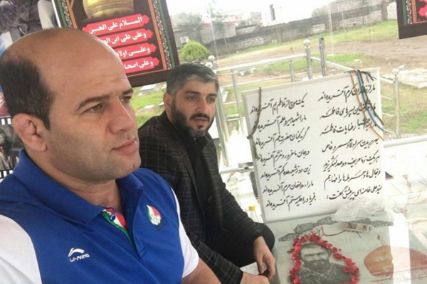 فردین معصومی بر مزار شهید مدافع حرم «جهانگیر جعفری‌نیا»+ عکس