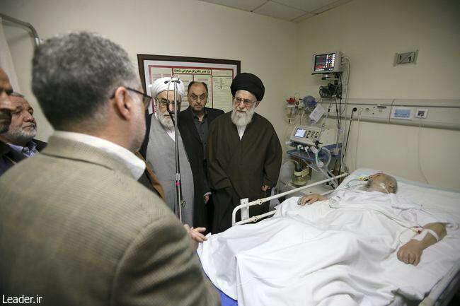 عکس/ عيادت رهبر معظم انقلاب از آيت الله اردبيلی