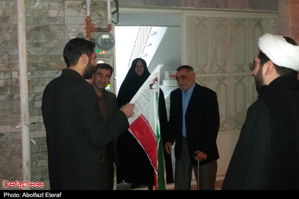 تصاویر / آئین نصب پرچم اجلاسیه شهدای گلستان بر سردر منازل شهدا