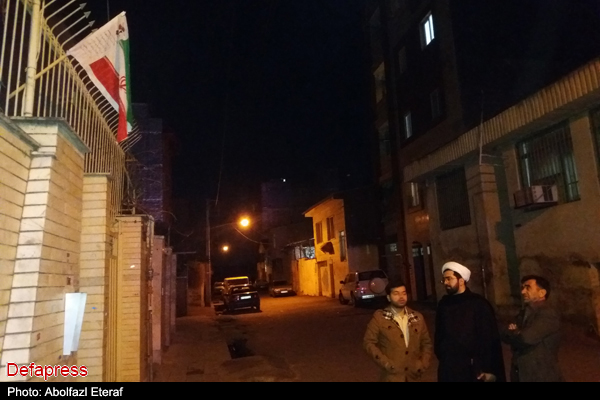 تصاویر / آئین نصب پرچم اجلاسیه شهدای گلستان بر سردر منازل شهدا