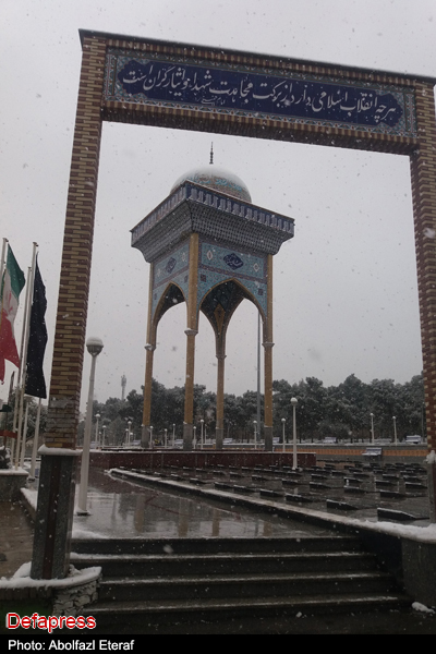 بارش برف در گلزار شهدای گرگان + تصاویر