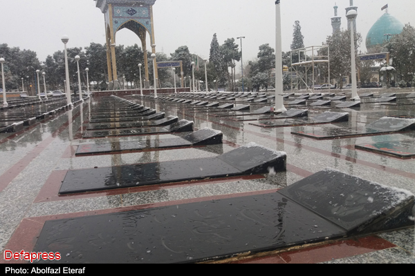 بارش برف در گلزار شهدای گرگان + تصاویر