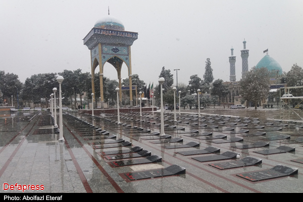 بارش برف در گلزار شهدای گرگان + تصاویر