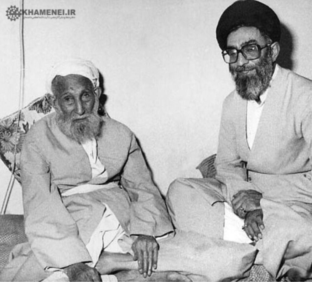 عکس/ تصويری کمتر دیده شده از حضرت آیت‌ الله‌ خامنه ای در کنار پدر