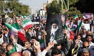 شیرازی‌ها در محکومیت اغتشاش‌های اخیر راهپیمایی می‌کنند