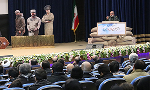 رهبر ما و امام ما هیبت دروغین آمریکا را شکستند