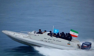 کشتی های آمریکایی از مسیر تعیین شده ایران در خلیج فارس عبور می کنند