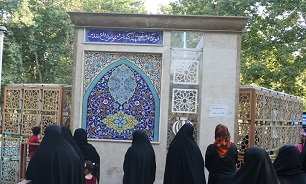 مراسم ویژه تقدیر از پرستاران نمونه  ناحیه شهید بهشتی در گلزار شهدای پارک فدک برگزار می شود